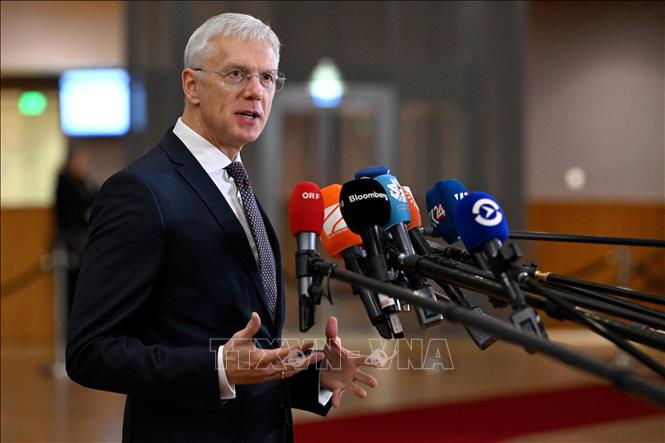 (Tư liệu) Ngoại trưởng Latvia Krisjanis Karins phát biểu với báo giới khi tới dự cuộc họp Hội đồng đối ngoại EU ở Brussels, Bỉ, ngày 22/1/2024. Ảnh: AFP/TTXVN