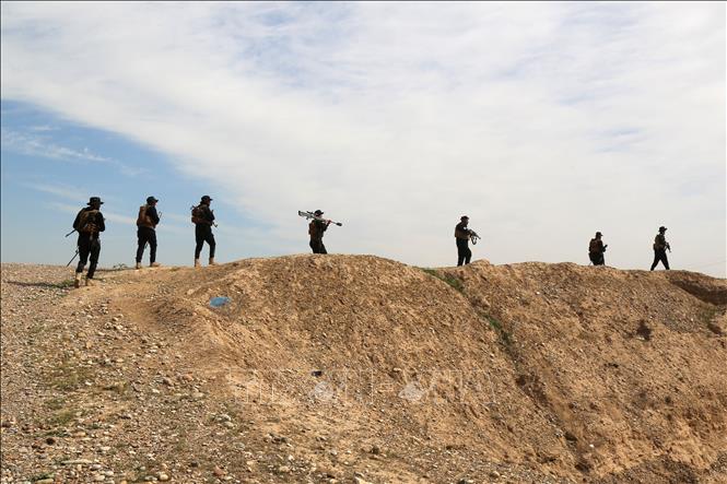 Các lực lượng Iraq tham gia chiến dịch truy quét IS tại al-Miqdadiyah, tỉnh Diyala, Iraq, ngày 10/3/2024. Ảnh: AFP/TTXVN