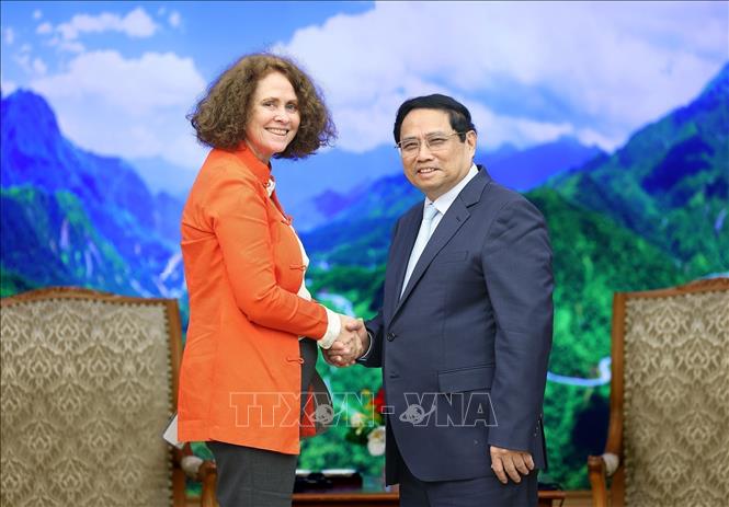 Prime Minister Pham Minh Chinh meets WB Country Director for Vietnam Carolyn Turk. VNA Photo: Dương Giang