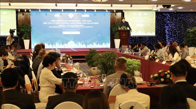 The business forum focuses on solutions to green growth in Ho Chi Minh City. VNA Photo: Xuân Anh