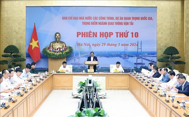 Prime Minister Pham Minh Chinh chairs the 10th hybrid meeting of the State Steering Committee on key national transport projects in Hanoi on March 29. VNA Photo: Dương Giang