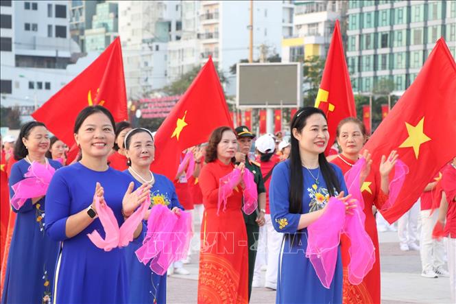 Chương trình đồng diễn nghệ thuật được dàn dựng công phu, hoành tráng, rực rỡ sắc màu. Ảnh: Đặng Tuấn -TTXVN 