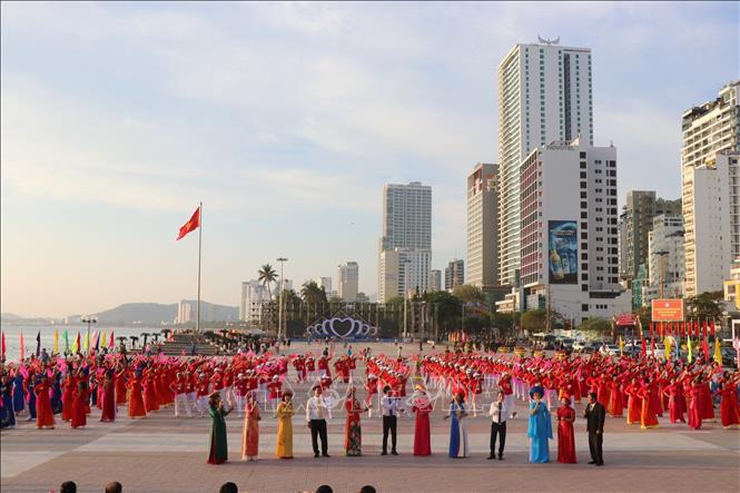 Chương trình đồng diễn nghệ thuật được dàn dựng công phu, hoành tráng, rực rỡ sắc màu. Ảnh: Đặng Tuấn -TTXVN 