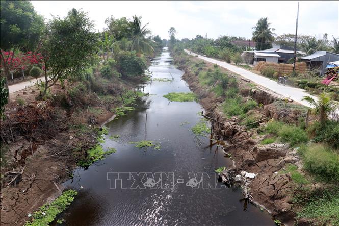  Nhiều kênh, rạch trên địa bàn xã An Minh Bắc, huyện U Minh Thượng (Kiên Giang) khô cạn nước. Ảnh: Lê Huy Hải - TTXVN
