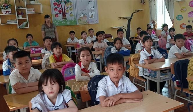Học sinh Trường Tiểu học Nguyễn Bá Ngọc (thị trấn Triệu Sơn, huyện Triệu Sơn, tỉnh Thanh Hóa) đã đi học trở lại. Ảnh: TTXVN phát
