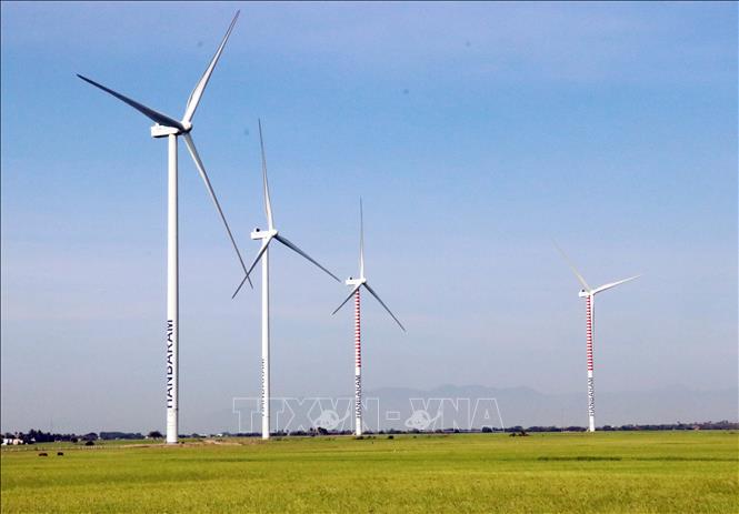 Dự án điện gió Hanbaram tại xã Bắc Phong(Thuận Bắc, Ninh Thuận) đã phát điện thương mại lên lưới điện quốc gia. Ảnh: Công Thử - TTXVN