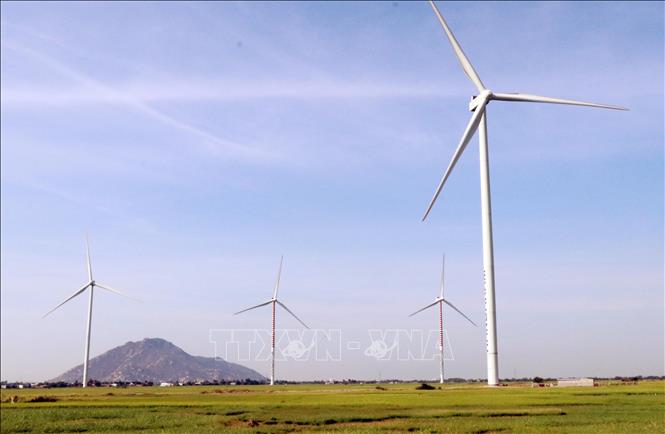 Dự án điện gió Hanbaramn tại xã Bắc Phong (Thuận Bắc, Ninh Thuận) đã phát điện thương mại lên lưới điện quốc gia. Ảnh: Công Thử - TTXVN