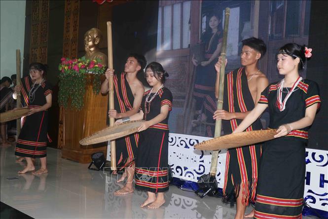 Trang phục của người M’Nông trong sinh hoạt hằng ngày. Ảnh: Đoàn Hữu Trung - TTXVN
