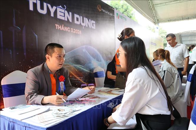 People at a job fair in Ho Chi Minh City on March 15. VNA Photo: Thanh Vũ