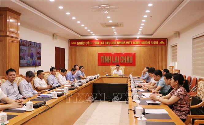 Lãnh đạo tỉnh Lai Châu dự trực tuyến Hội nghị. Ảnh: Nguyễn Oanh-TTXVN.