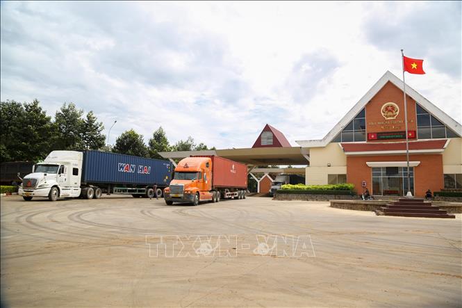 Cửa khẩu quốc tế Xa Mát tại huyện Tân Biên, tỉnh Tây Ninh là một trong 2 cửa khẩu quốc tế nằm trong Khu kinh tế cửa khẩu Xa Mát. Ảnh: Giang Phương - TTXVN