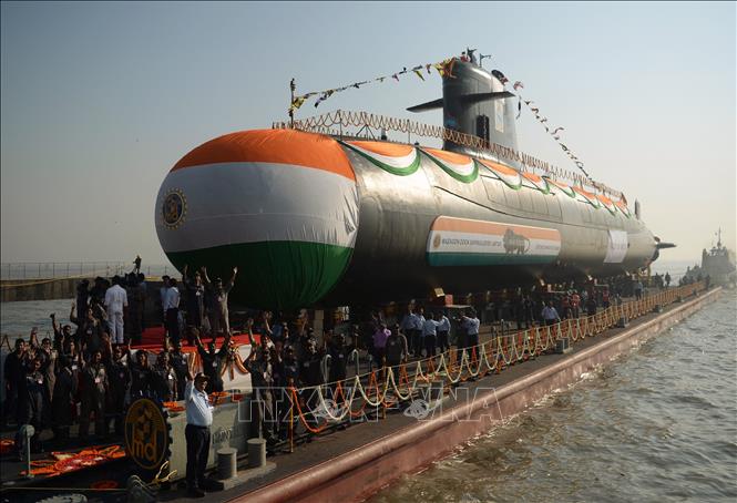 Tàu ngầm lớp Scorpene của Pháp tại căn cứ hải quân ở Mumbai (Ấn Độ). Ảnh: AFP/TTXVN