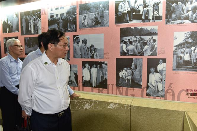 FM  Bui Thanh Son visits the memorial house to President Ho Chi Minh in Longzhou county in Quang Tay province. VNA Photo: Thanh Dương 
