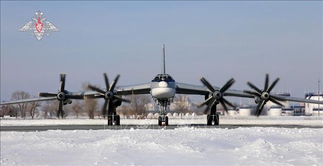 (Tư liệu) Máy bay ném bom Tu-95MS tham gia một cuộc diễn tập tại Nga ngày 19/2/2022. Ảnh: AFP/TTXVN