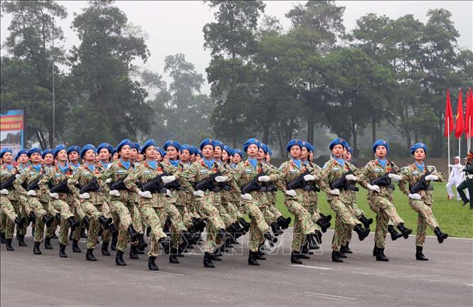 Khối nữ sĩ quan Gìn giữ hòa bình Liên Hợp quốc tham gia hợp luyện. Ảnh: Trọng Đức - TTXVN