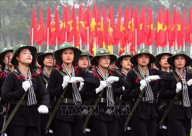 Khối nữ du kích miền Nam tham gia hợp luyện. Ảnh: Trọng Đức - TTXVN