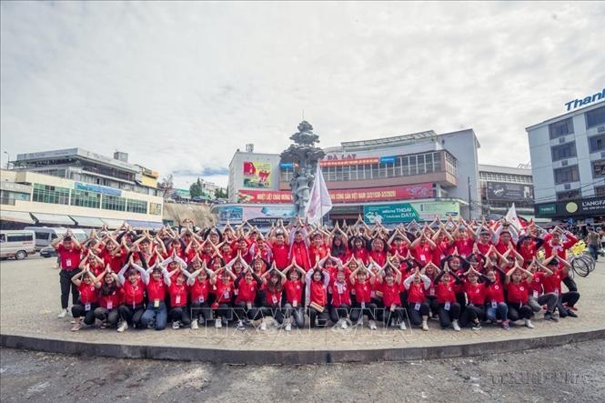 100 tình nguyện viên Hành trình Đỏ tỉnh Lâm Đồng xuất quân diễu hành tuyên truyền hiến máu tình nguyện 