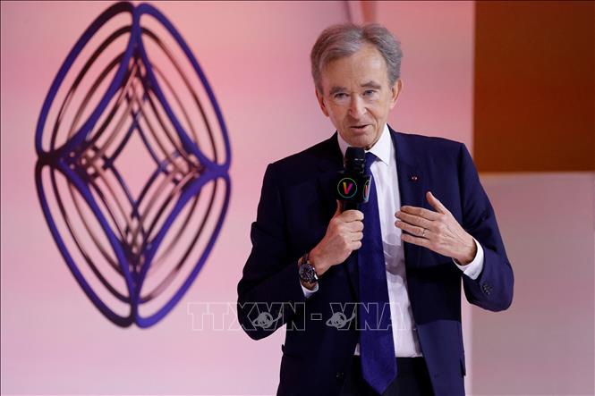 Chủ tịch Tập đoàn LVMH Bernard Arnault dự lễ trao giải thưởng về đổi mới của LVMH tại Paris, Pháp ngày 15/6/2023. Ảnh: AFP/TTXVN