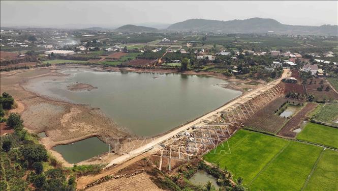 Hồ Ba Râu ở huyện Đức Trọng, tỉnh Lâm Đồng đang được đầu tư nâng cấp, sửa chữa, phấn đấu hoàn thành và đưa vào sử dụng trong tháng 6/2024. Ảnh: Vũ Sinh - TTXVN