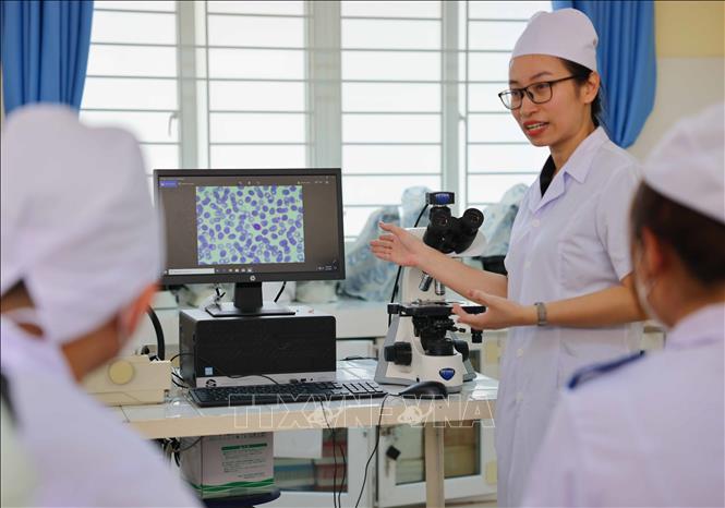 Với hệ thống cơ sở vật chất hiện đại, đội ngũ giảng viên giàu kinh nghiệm cùng chương trình học phù hợp với yêu cầu thực tiễn, Trường Cao đẳng Y tế Đặng Văn Ngữ là nơi đào tạo nhân lực lĩnh vực Y tế hàng đầu khu vực miền Bắc, được nhiều sinh viên chọn lựa theo học. Ảnh: Thanh Tùng - TTXVN