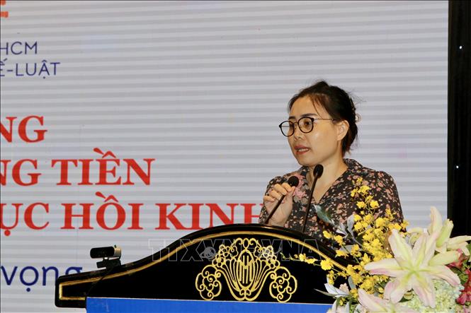 Phó Giáo sư, Tiến sỹ Phạm Thị Thanh Xuân, Trường đại học Kinh tế - Luật thuộc Đại học Quốc gia Thành phố Hồ Chí Minh phát biểu tại hội thảo. Ảnh: Thanh Vũ - TTXVN 