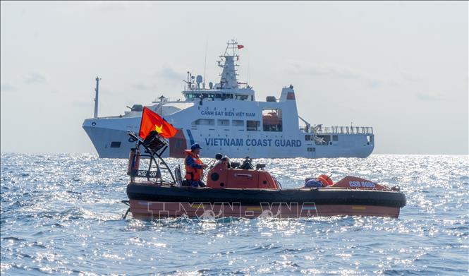The Vietnamese ship takes part in the joint exercise. VNA Photo: Huỳnh Sơn