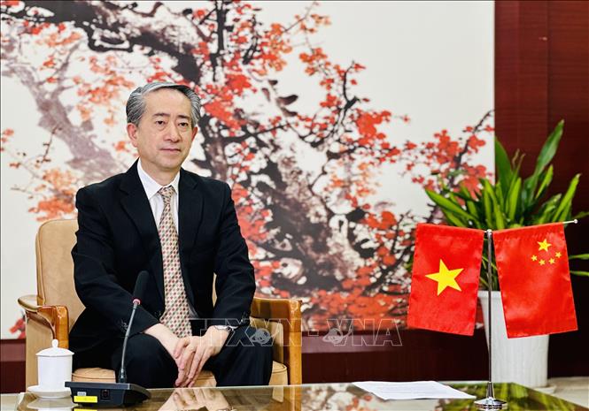 Đại sứ Trung Quốc tại Việt Nam Hùng Ba trả lời phỏng vấn báo chí Việt Nam. Ảnh: Việt Đức - TTXVN