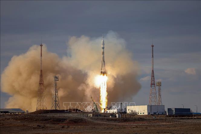 Tàu vũ trụ Soyuz MS-25 của Nga mang theo các nhà du hành vũ trụ Oleg Novitsky (người Nga), Marina Vasilevskaya (người Belarus) và Tracy Dyson (của NASA - Mỹ) rời bệ phóng tại sân bay vũ trụ Baikonur, Kazakhstan ngày 23/3/2024. Ảnh: AFP/TTXVN