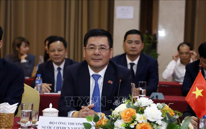 Bộ trưởng Công Thương Nguyễn Hồng Diên tại cuộc hội đàm. Ảnh: Phạm Kiên - PV TTXVN tại Lào