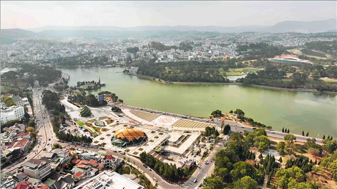 A peaceful view of Da Lat city next to Xuan Huong lake. VNA Photo: Vũ Sinh