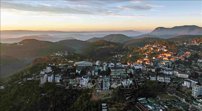 A misty Da Lat city at dawn. VNA Photo: Vũ Sinh