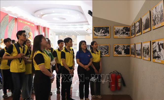 Khu di tích Chiến thắng Chương Thiện lưu giữ hơn 100 hình ảnh tư liệu về các trận đánh của quân và dân Khu 9. Ảnh: Hồng Thái - TTXVN