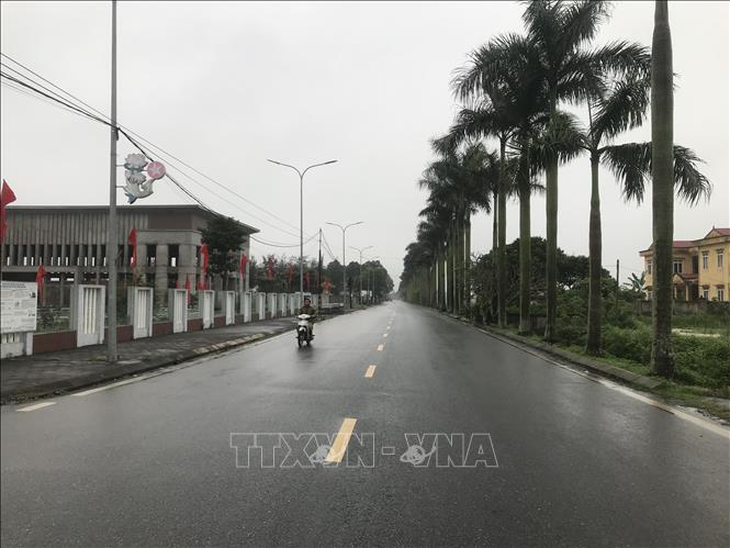 Đường trục chính tại xã Tân Hồng được công nhận xã nông thôn mới kiểu mẫu năm 2023. Ảnh: Tiến Vĩnh - TTXVN