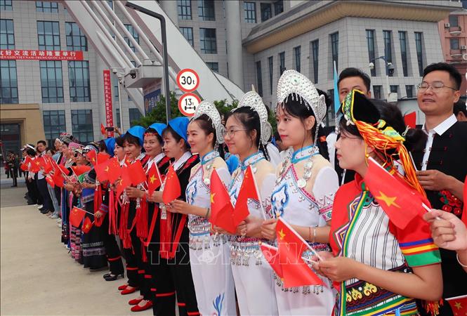 Nhân dân các dân tộc Trung Quốc tại chương trình Giao lưu Hữu nghị quốc phòng biên giới Việt Nam - Trung Quốc lần thứ 8. Ảnh: Trọng Đức - TTXVN