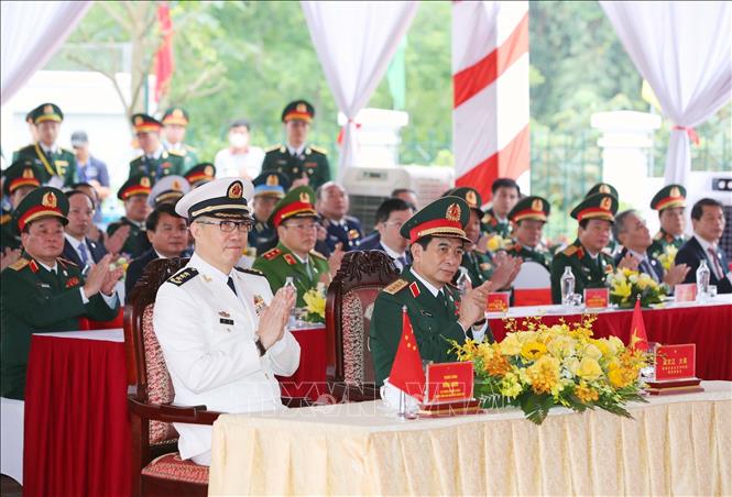 Đại tướng Phan Văn Giang, Bộ trưởng Quốc phòng Việt Nam và Thượng tướng Đổng Quân, Bộ trưởng Quốc phòng Trung Quốc dự Lễ khánh thành Nhà văn hóa Hữu nghị Việt Nam -  Trung Quốc tại bản Phiệt, huyện Bảo Thắng (Lào Cai). Ảnh: Trọng Đức - TTXVN