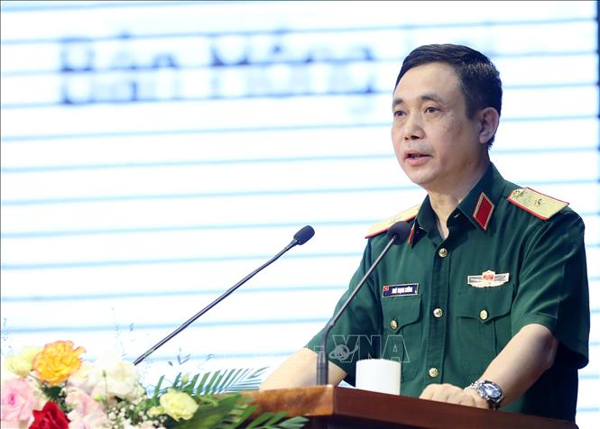 PGS.TS Ngô Trọng Cường, Phó Giám đốc Học viện Quốc phòng trình bày tham luận. Ảnh: Trung Kiên - TTXVN
