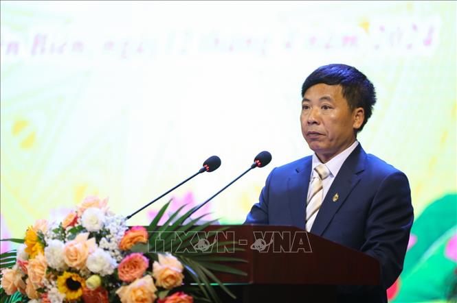 Tổng Biên tập Báo Điện Biên Phủ Phạm Ngọc Hân đọc diễn văn Kỷ niệm. Ảnh: Xuân Tư - TTXVN