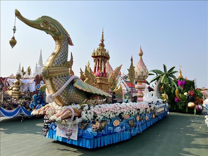 Xe mô hình tham gia đoàn diễu hành tại 