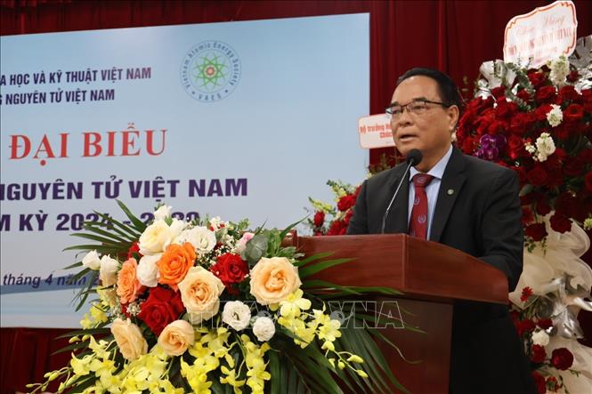 Ông Vương Hữu Tấn, Chủ tịch Hội Năng lượng nguyên tử Việt Nam phát biểu khai mạc Đại hội. (Ảnh: Diệu Thúy-TTXVN)