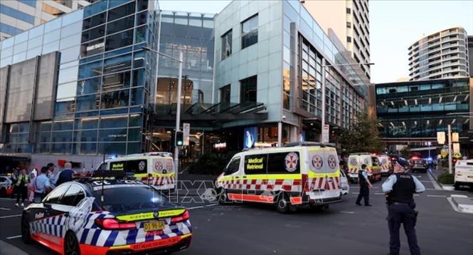 Cảnh sát phong tỏa bên ngoài trung tâm thương mại Westfield Bondi Junction ở Sydney, nơi xảy ra vụ tấn công bằng dao, ngày 13/4/2024. Ảnh: Getty Images/TTXVN