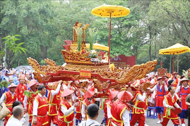  Lễ rước kiệu của các xã, phường, thị trấn vùng ven về Khu di tích lịch sử Quốc gia đặc biệt Đền Hùng. Ảnh: Tạ Toàn - TTXVN