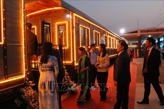 The Da Lat - Trai Mat railway station now runs night trains, promising a new experience for passengers to gain a better sense of the night-time charm of Da Lat. VNA Photo: Quốc Hùng