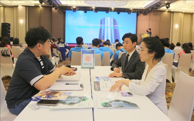 An investment promotion event was held in the northern port city of Hai Phong on April 15, aiming to connect Vietnamese and Korean enterprises in the field of innovation and start-up. VNA Photo: Minh Thu