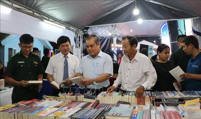 Đại biểu tại Lễ Khai mạc Ngày sách và Văn hóa đọc Việt Nam ở Quảng Ngãi. Ảnh: Đinh Hương - TTXVN