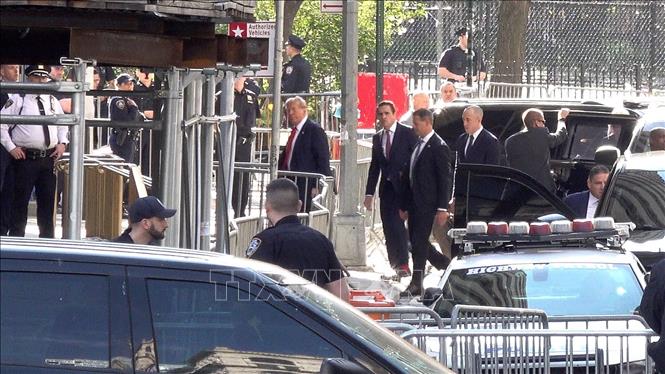 Cựu Tổng thống Mỹ Donald Trump tới tòa án ở New York, ngày 15/4/2024. Ảnh: THX/TTXVN