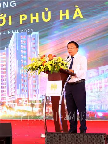 Ông Lê Huyền, Phó Chủ tịch UBND tỉnh Ninh Thuận phát biểu tại buổi lễ khởi công dự án Khu đô thị mới Phủ Hà. Ảnh: Công Thử - TTXVN