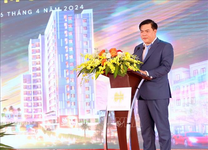 Ông Nguyễn Tiến Nghị, Chủ tịch HĐQT Công ty Cổ phần Đầu tư Xây dựng MK phát biểu khởi công dự án Khu đô thị mới Phủ Hà. Ảnh: Công Thử - TTXVN
