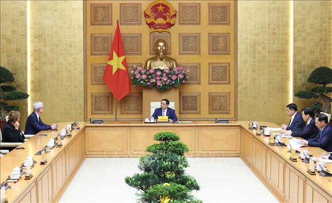 Thủ tướng Phạm Minh Chính tiếp Giám đốc điều hành Tập đoàn Apple Tim Cook. Ảnh: Dương Giang-TTXVN
