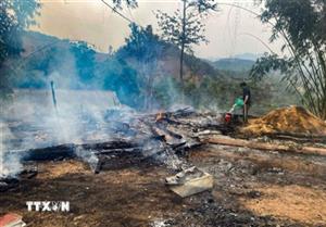 Hỏa hoạn thiêu rụi 3 căn nhà của người dân ở huyện Mường Nhé