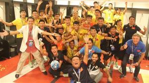 Tuyển trẻ Việt Nam cùng HLV Hoàng Anh Tuấn giành chiến thắng lịch sử, được FIFA chúc mừng ngay sau trận đấu